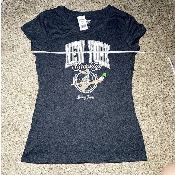 Bugs Bunny - NWT - New York Heather Gray Graphic Juniors T-Shirt - Picture 4 of 7
